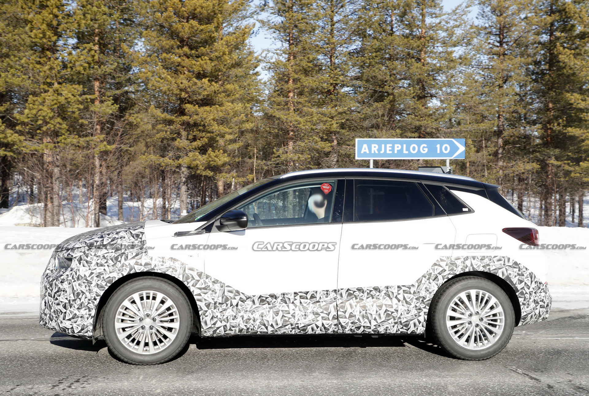 2022 Opel Grandland Spied With New Vizor Face, Coming Later This Year