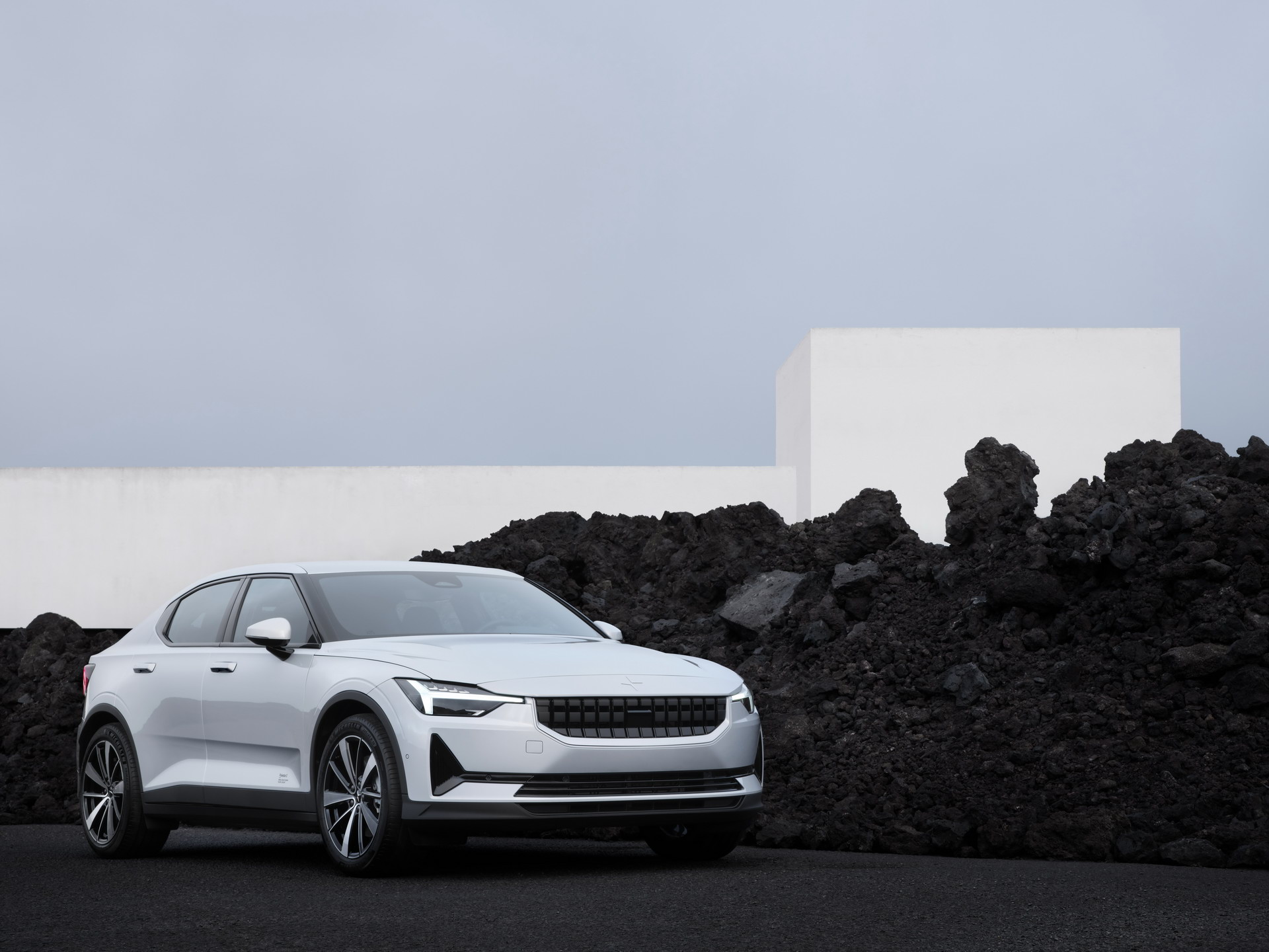 Polestar 2 Single-Motor Variant Announced With 260-Mile Range