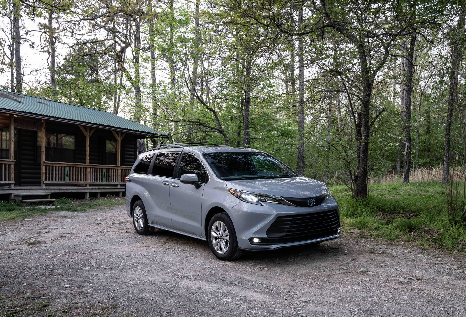 2022 Toyota Sienna Woodland Edition Is A Lifted Minivan Targeting SUV Buyers