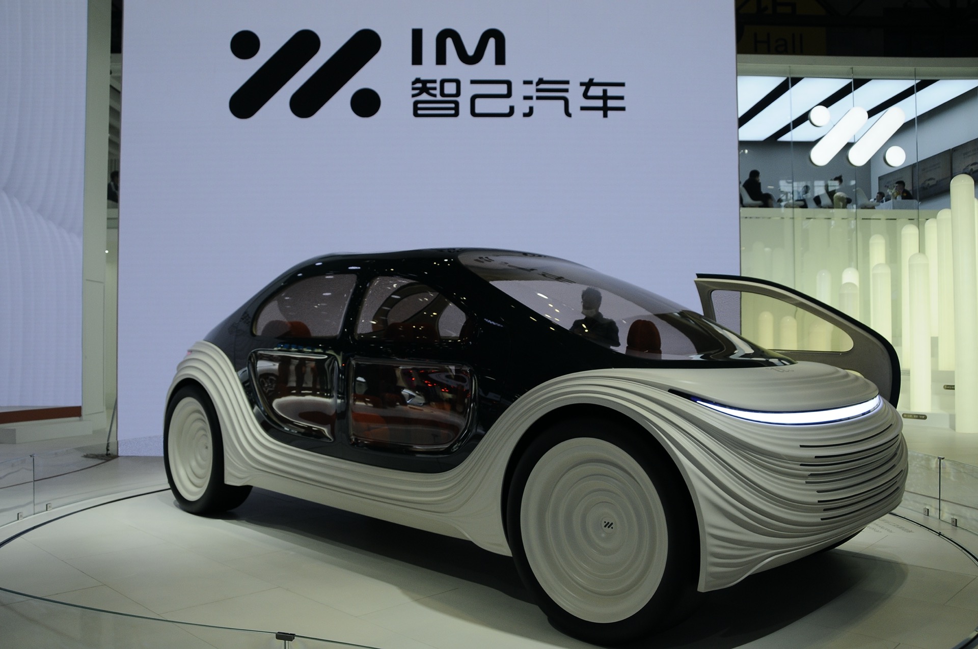 Giant Air Purifier On Wheels Sets Out To Make A Real Difference: Say Hello To The IM Airo