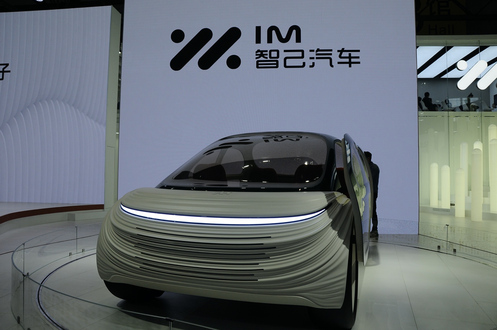 Giant Air Purifier On Wheels Sets Out To Make A Real Difference: Say Hello To The IM Airo