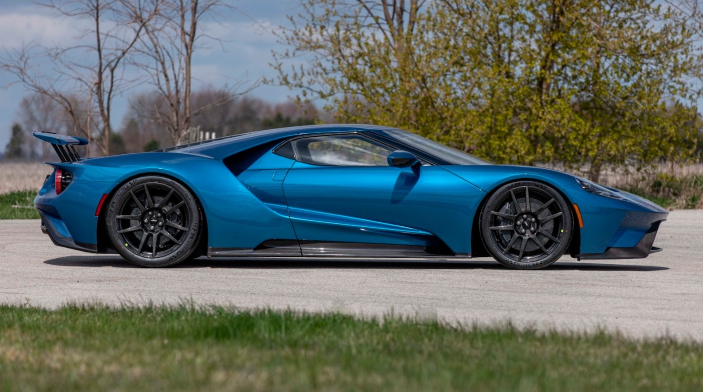Which Of These Two Low-Mileage 2019 Ford GTs Would You Prefer?