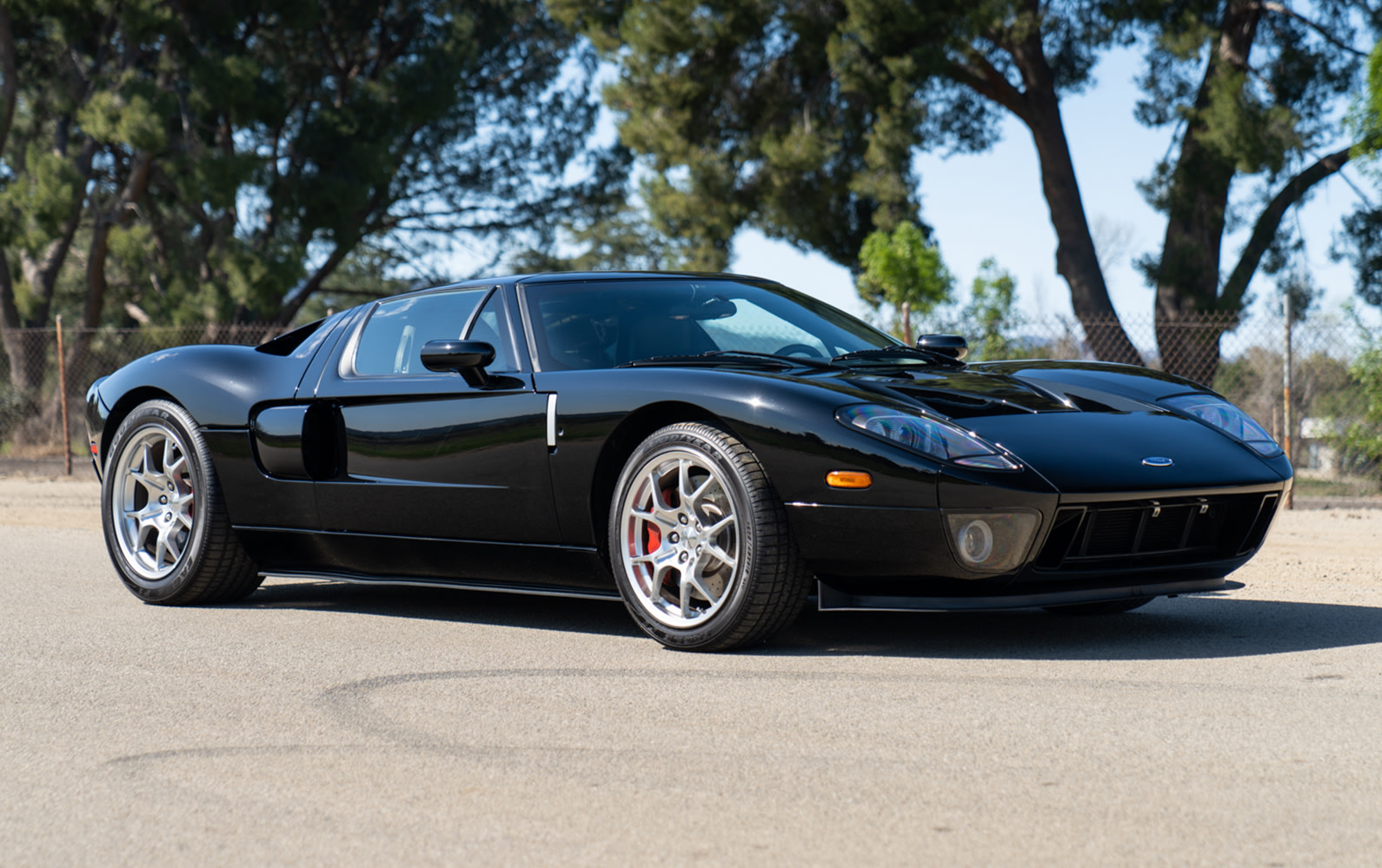 This Low-Mileage 2006 Ford GT Will Remind You Of The Joys Of Driving
