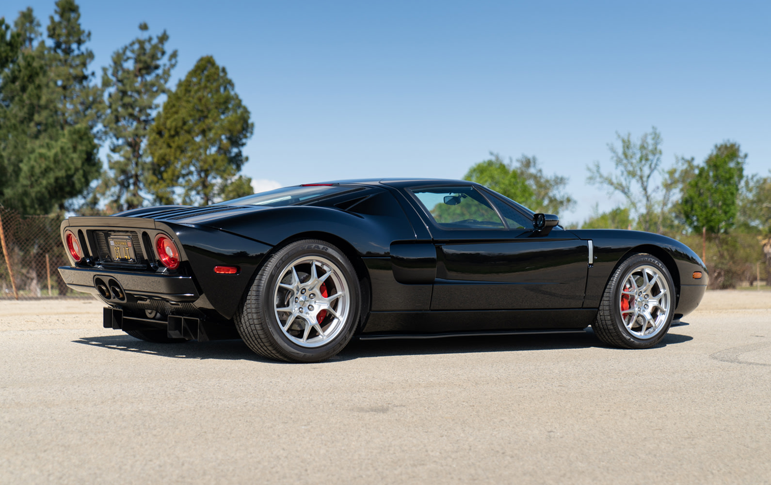 This Low-Mileage 2006 Ford GT Will Remind You Of The Joys Of Driving
