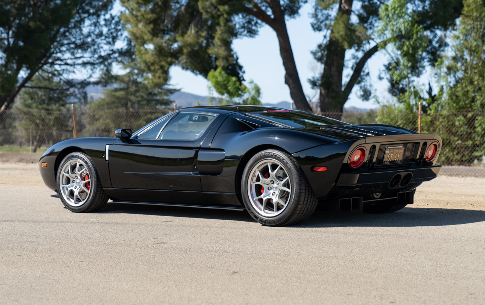 This Low-Mileage 2006 Ford GT Will Remind You Of The Joys Of Driving
