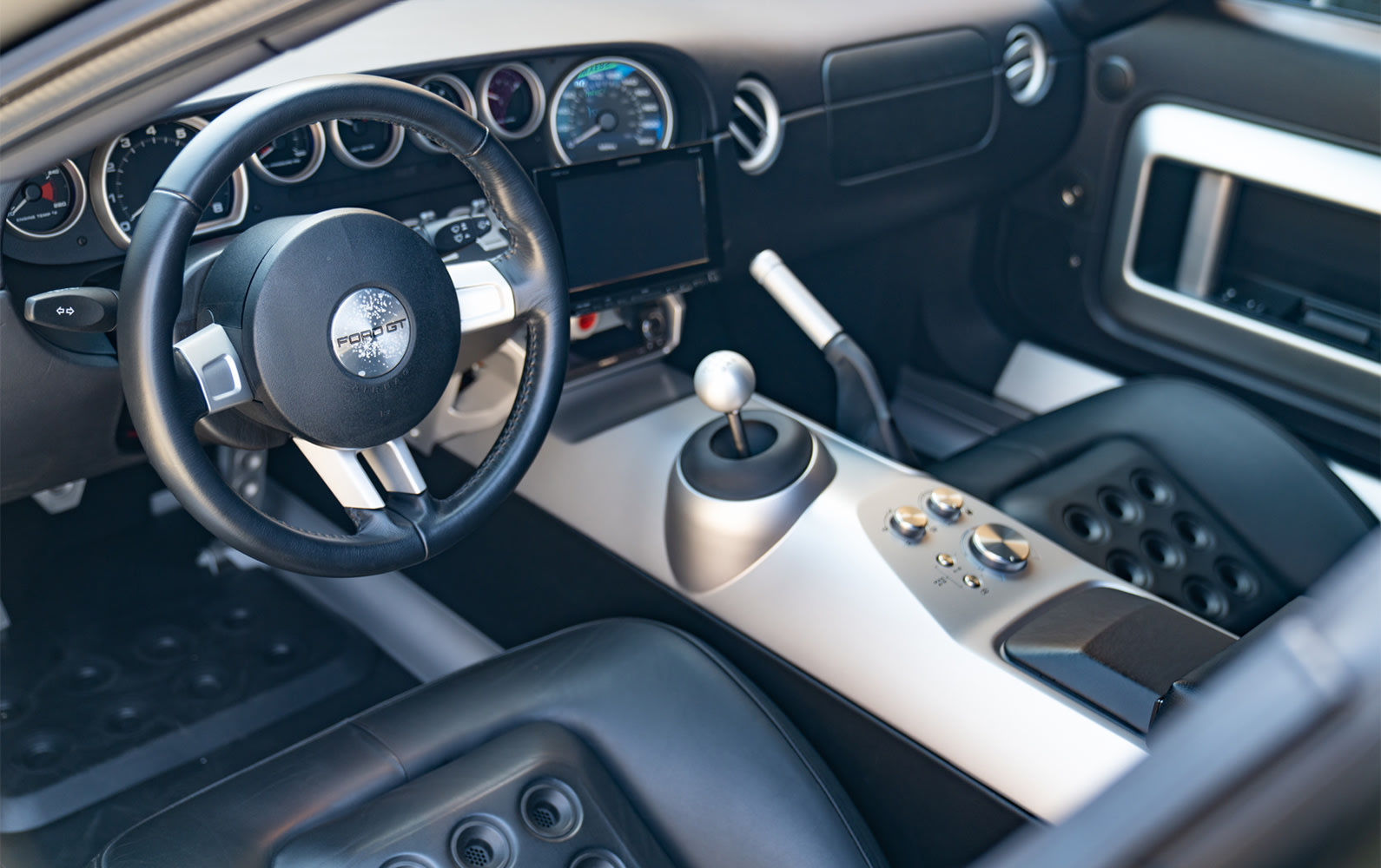 This Low-Mileage 2006 Ford GT Will Remind You Of The Joys Of Driving