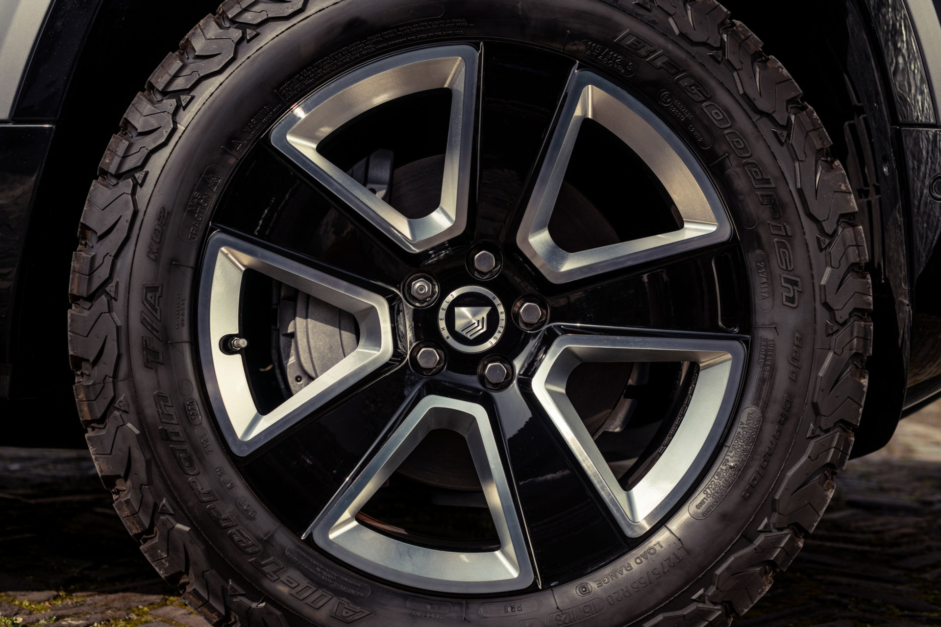 Create Your Dream Land Rover Defender With Niels van Roij Design’s Heritage Customs