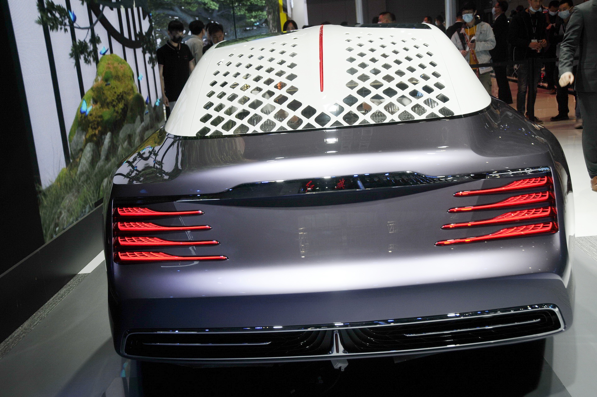 The Hongqi L-Concept Is A Chinese Limo With A Chandelier And No Steering Wheel