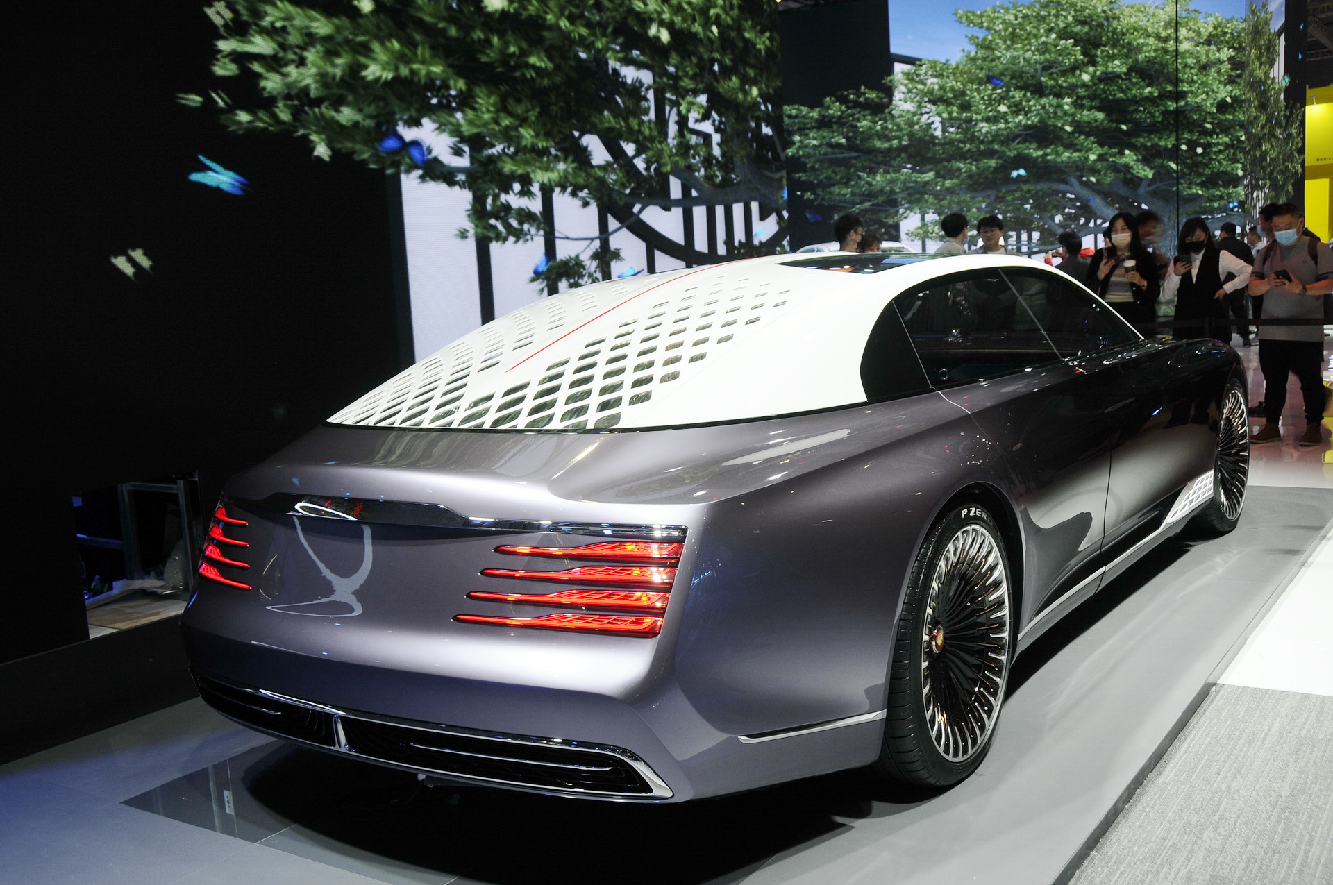 The Hongqi L-Concept Is A Chinese Limo With A Chandelier And No Steering Wheel