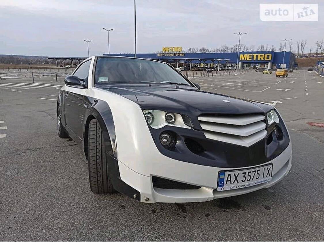 There’s A Mercedes-Benz W124 Hiding Under These Weird Modifications