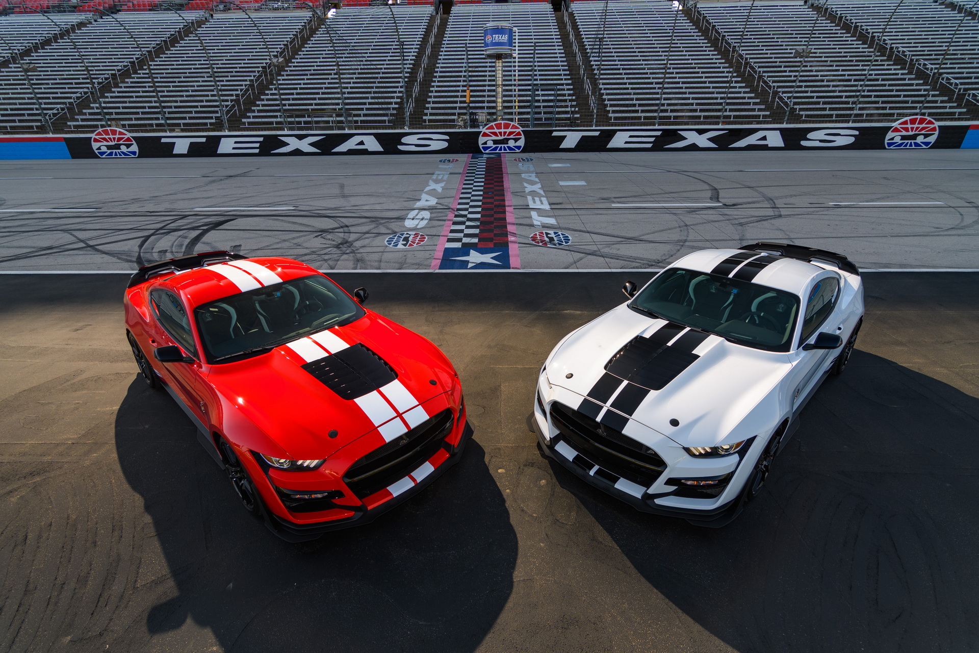 Ford Adds Four New Carbon Fiber Exterior Accessories To GT500 Parts Catalog