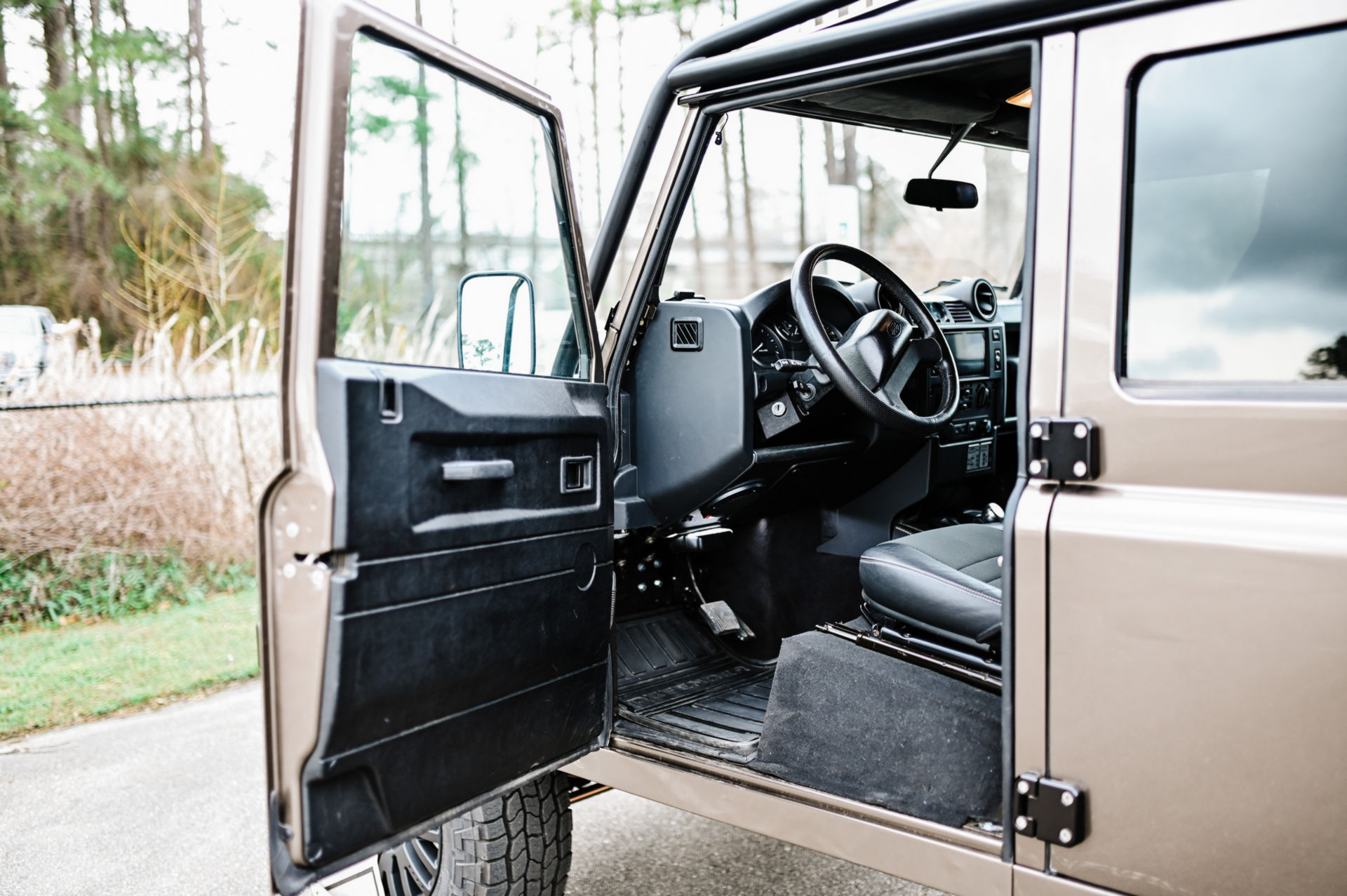 Osprey’s Latest Land Rover Defender Restomod Has An LS3 V8
