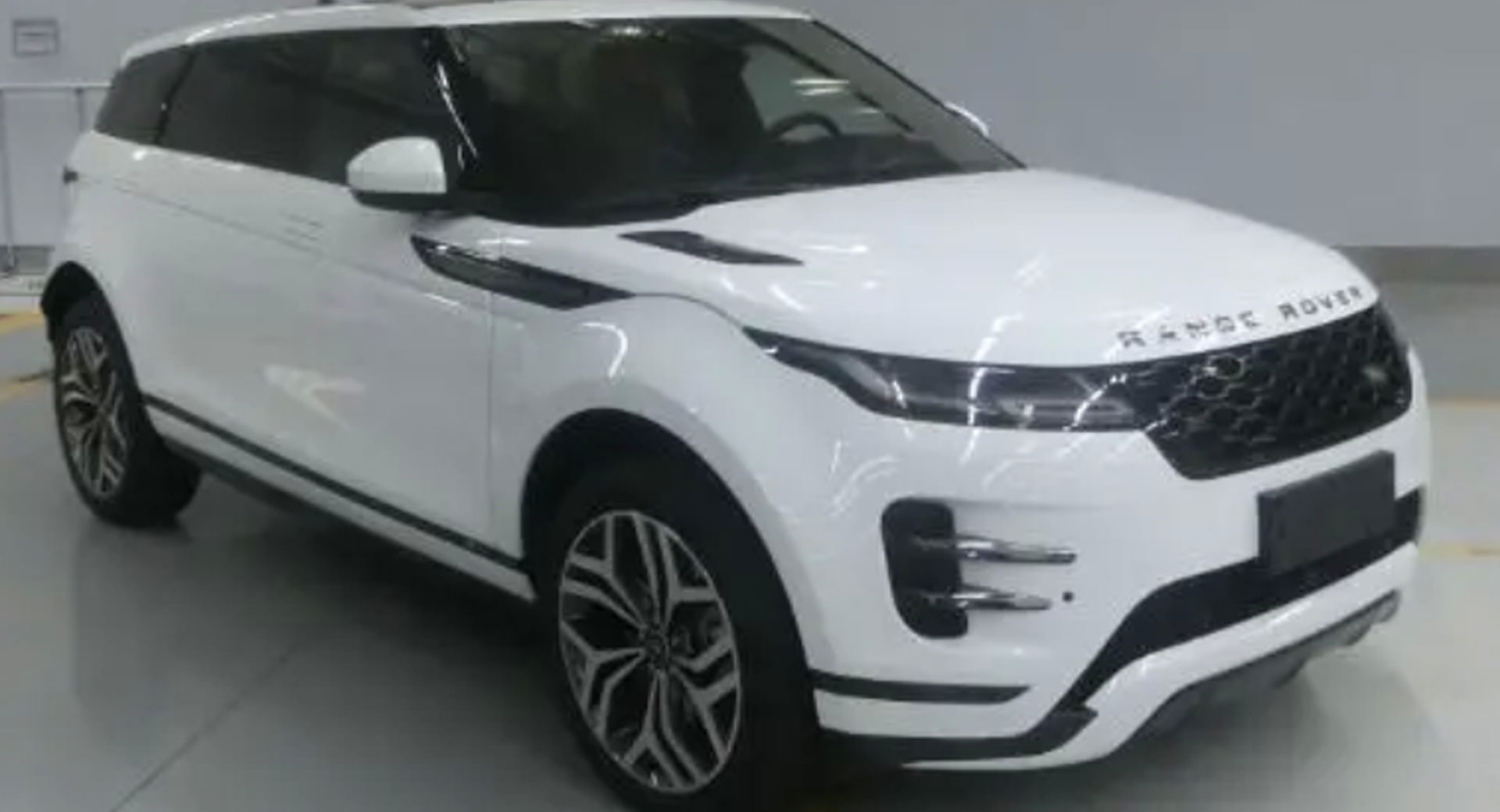 Range Rover Evoque LWB Stretches Out Ahead Of Its Big Debut In