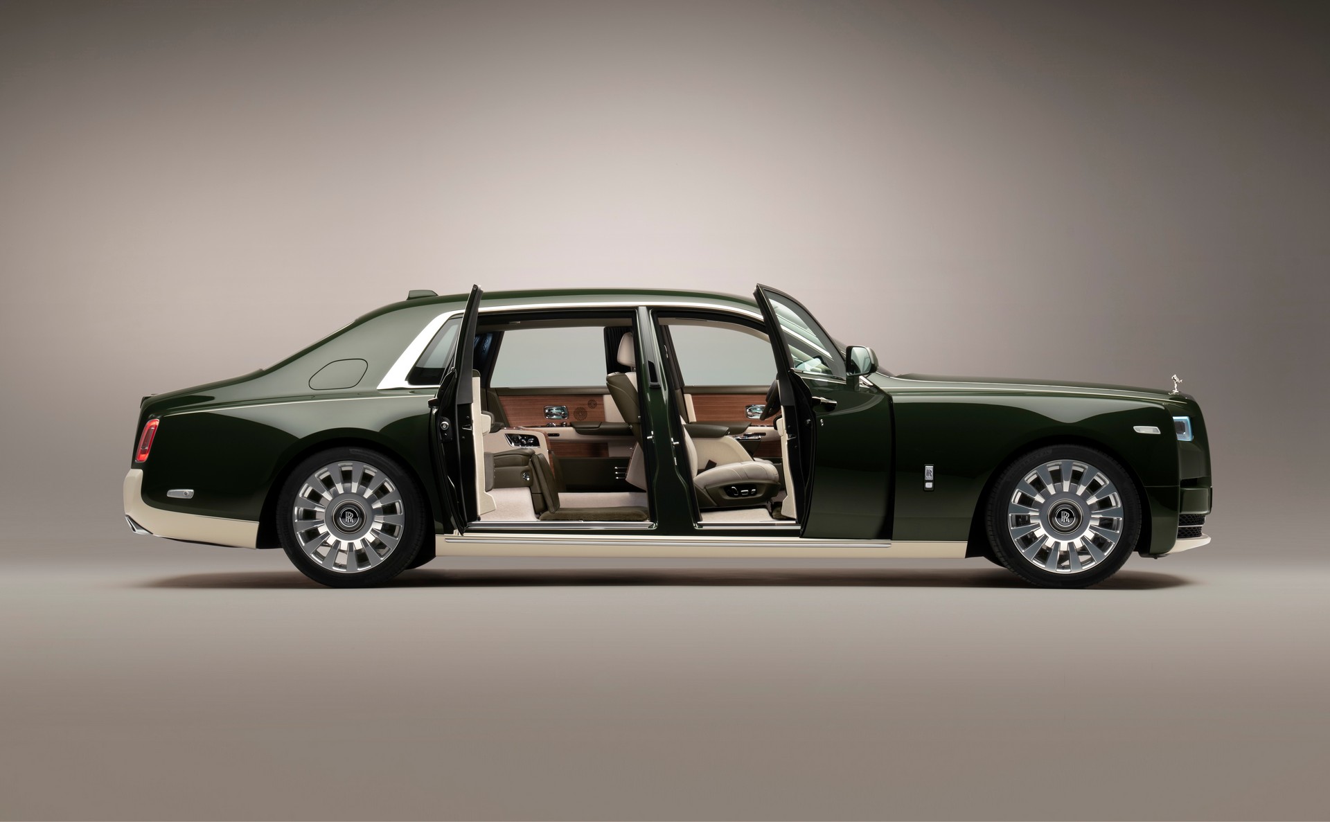 A Japanese Billionaire Commissioned This One-Off Hermes x Rolls-Royce Phantom Oribe