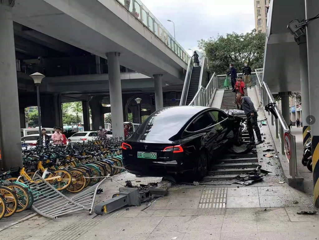 Tesla Model 3 Slams Into Pedestrian Overpass In China, Injuring One