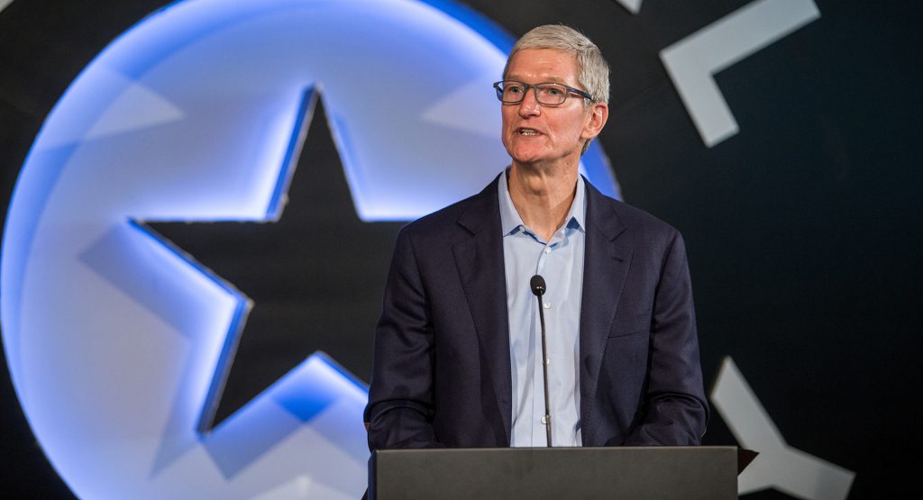  Apple CEO Tim Cook Says Automonous Cars Are Robots, Many Things Can Be Done With The Tech
