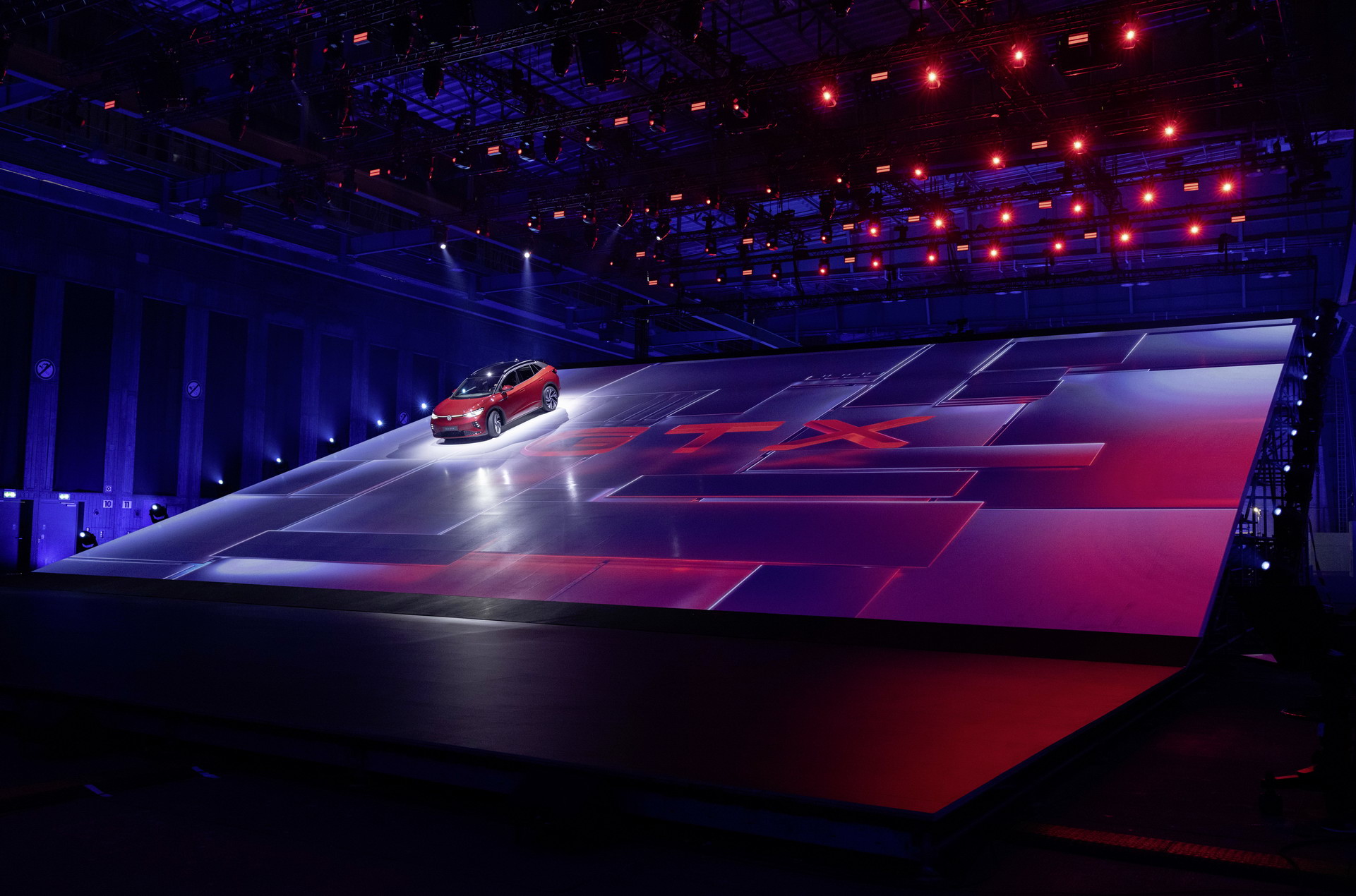 VW ID.4 GTX Is A Performance EV With 295 HP And AWD That Hits 62 MPH In 6.2 Sec