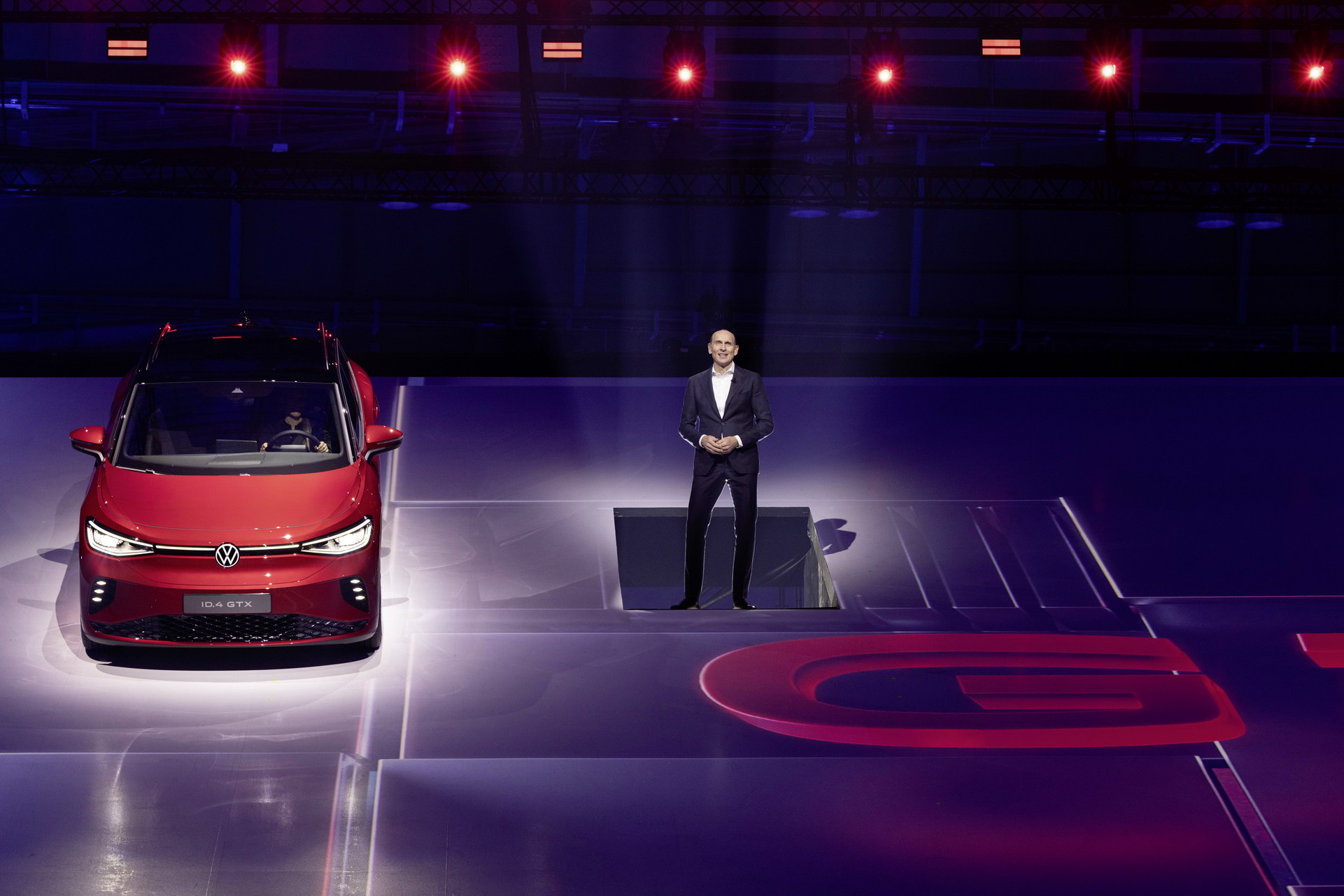 VW ID.4 GTX Is A Performance EV With 295 HP And AWD That Hits 62 MPH In 6.2 Sec