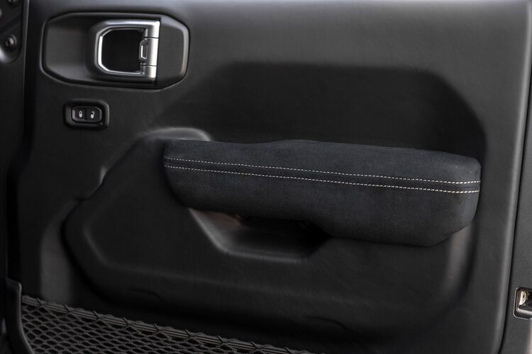 Can’t Afford A Mercedes G-Class 6×6? How About A Six-Wheel Drive Jeep Gladiator Instead?