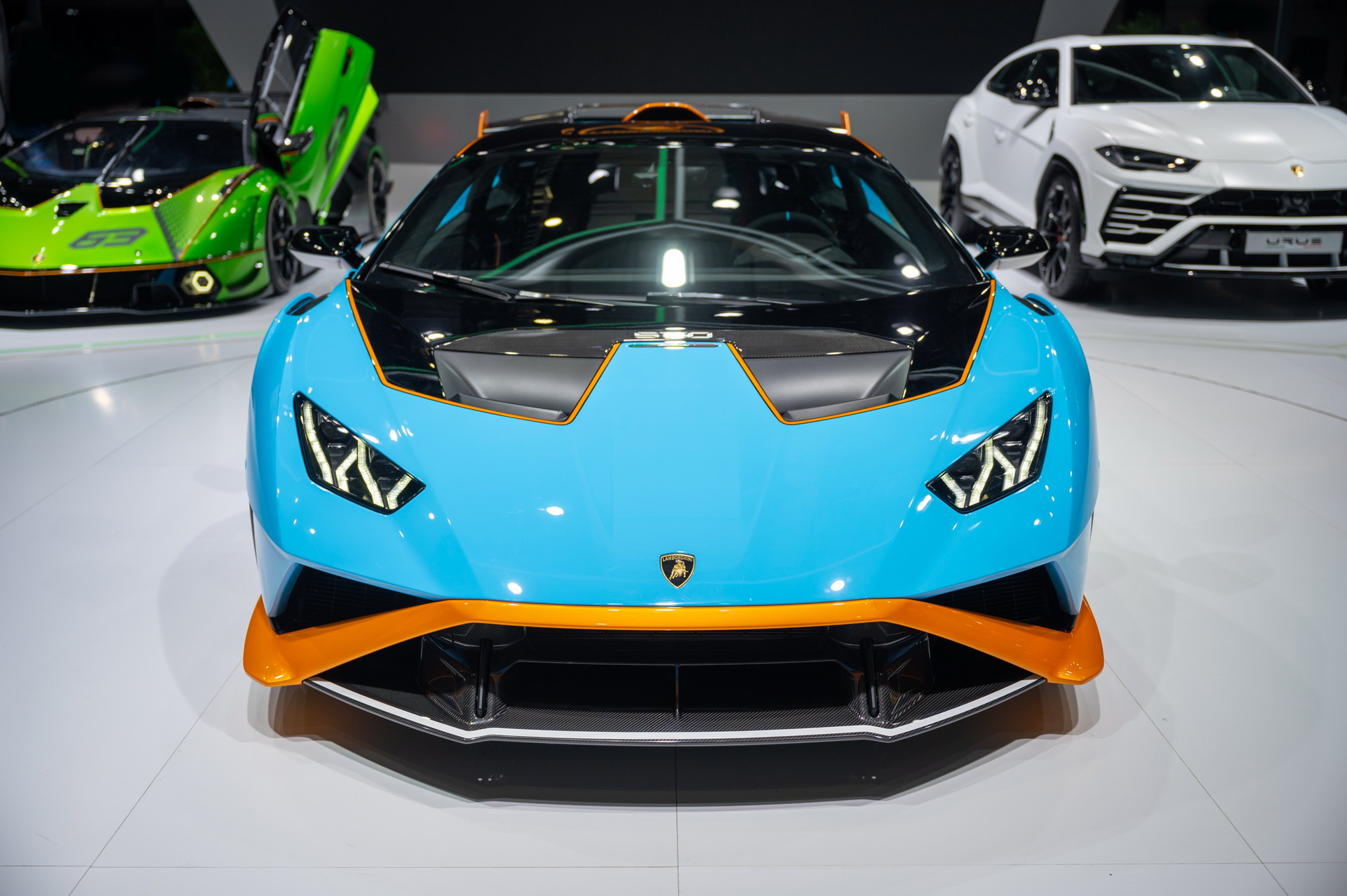 Lamborghini Essenza SCV12 Track-Only Supercar Wows Chinese Audience