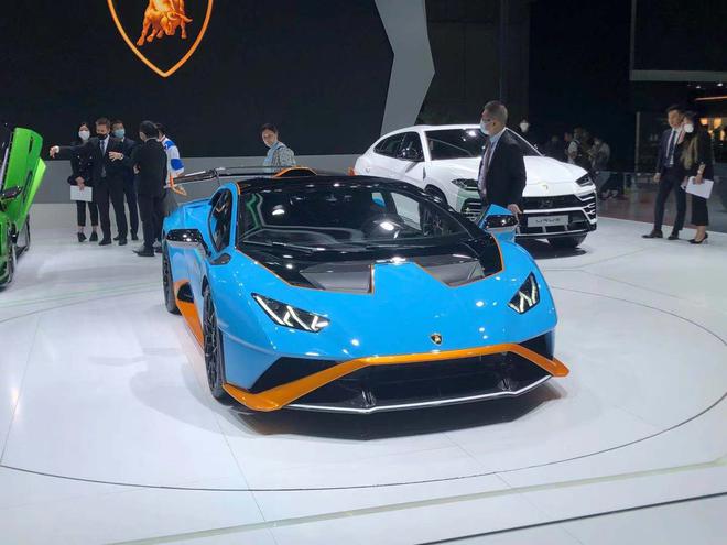 Lamborghini Essenza SCV12 Track-Only Supercar Wows Chinese Audience