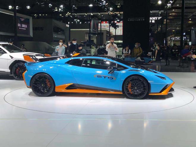 Lamborghini Essenza SCV12 Track-Only Supercar Wows Chinese Audience