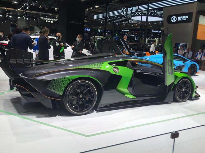 Lamborghini Essenza SCV12 Track-Only Supercar Wows Chinese Audience