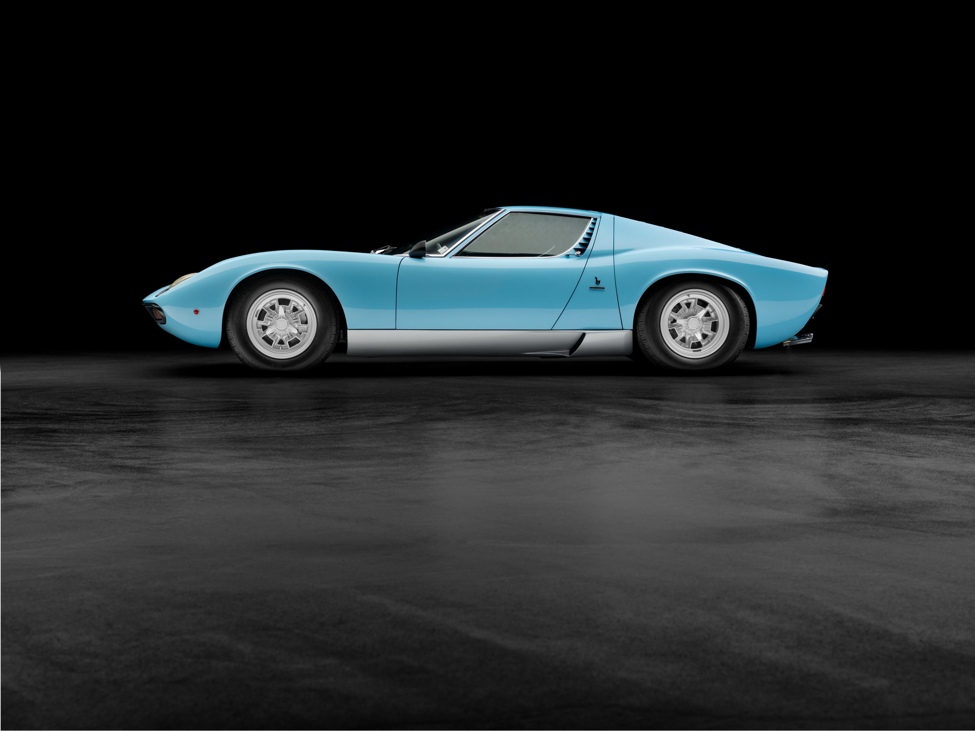 Lamborghini Miura SV Is 50 Years Old, Still Looks As Magnificent As Ever