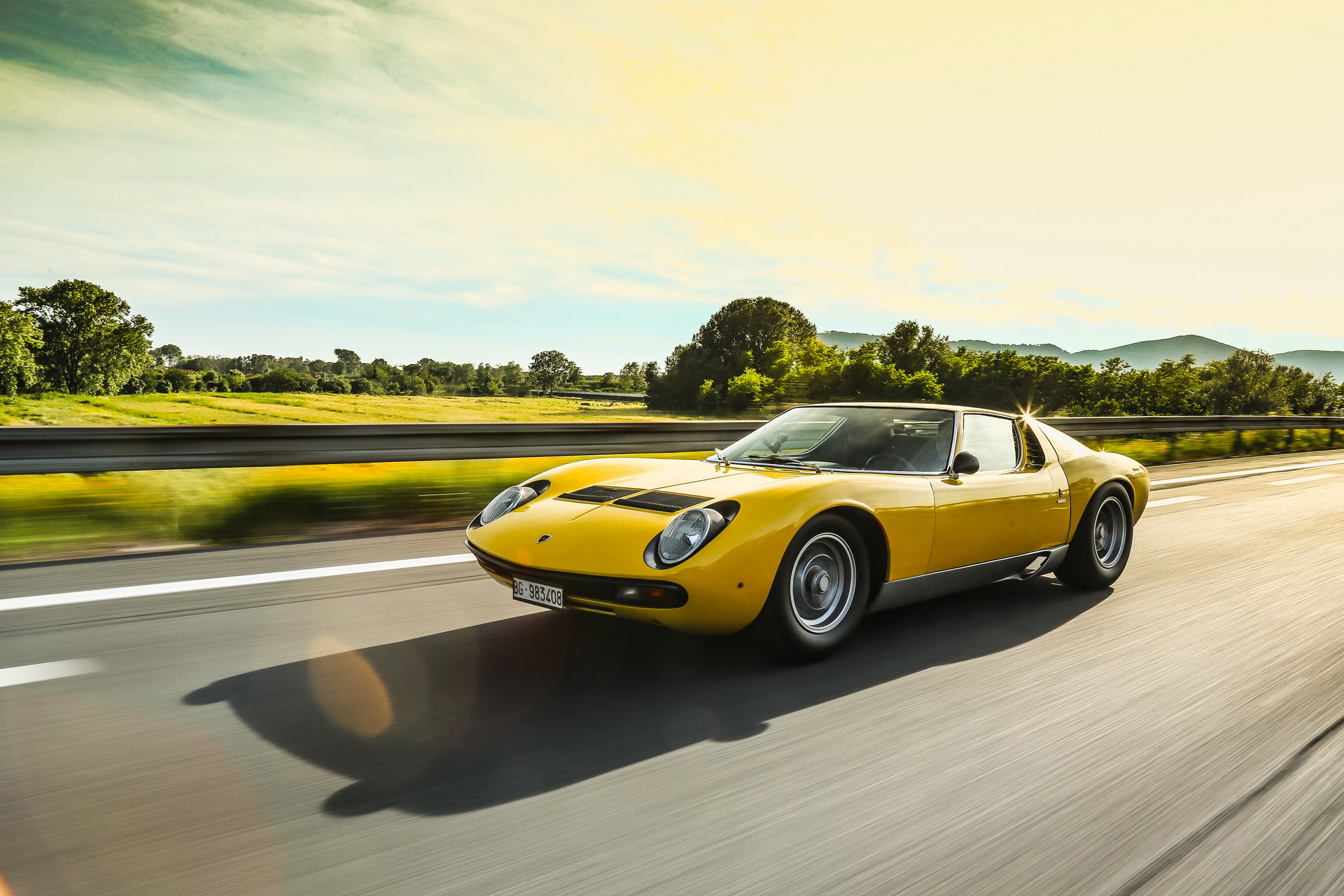 Lamborghini Miura SV Is 50 Years Old, Still Looks As Magnificent As Ever
