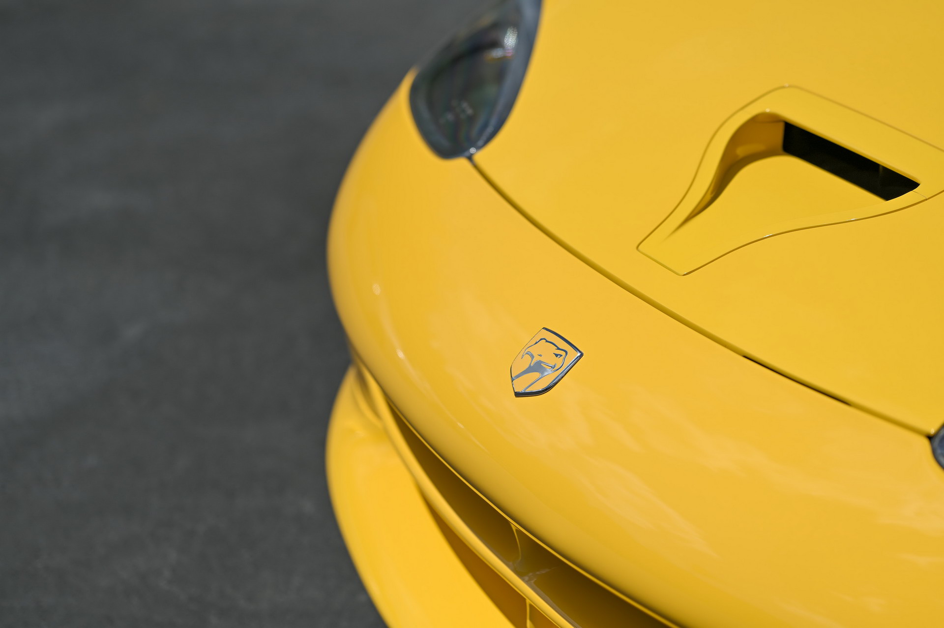 Spice Up Your Life With This Low-Mileage 2002 Dodge Viper RT/10