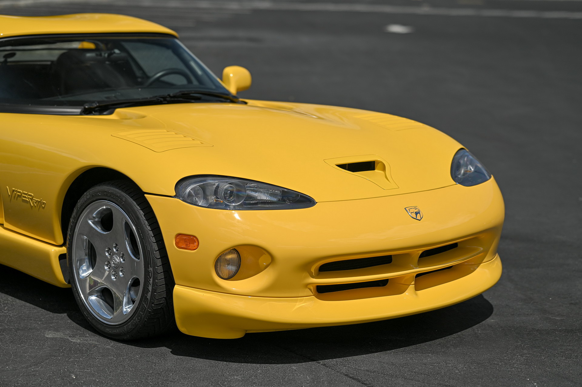 Spice Up Your Life With This Low-Mileage 2002 Dodge Viper RT/10
