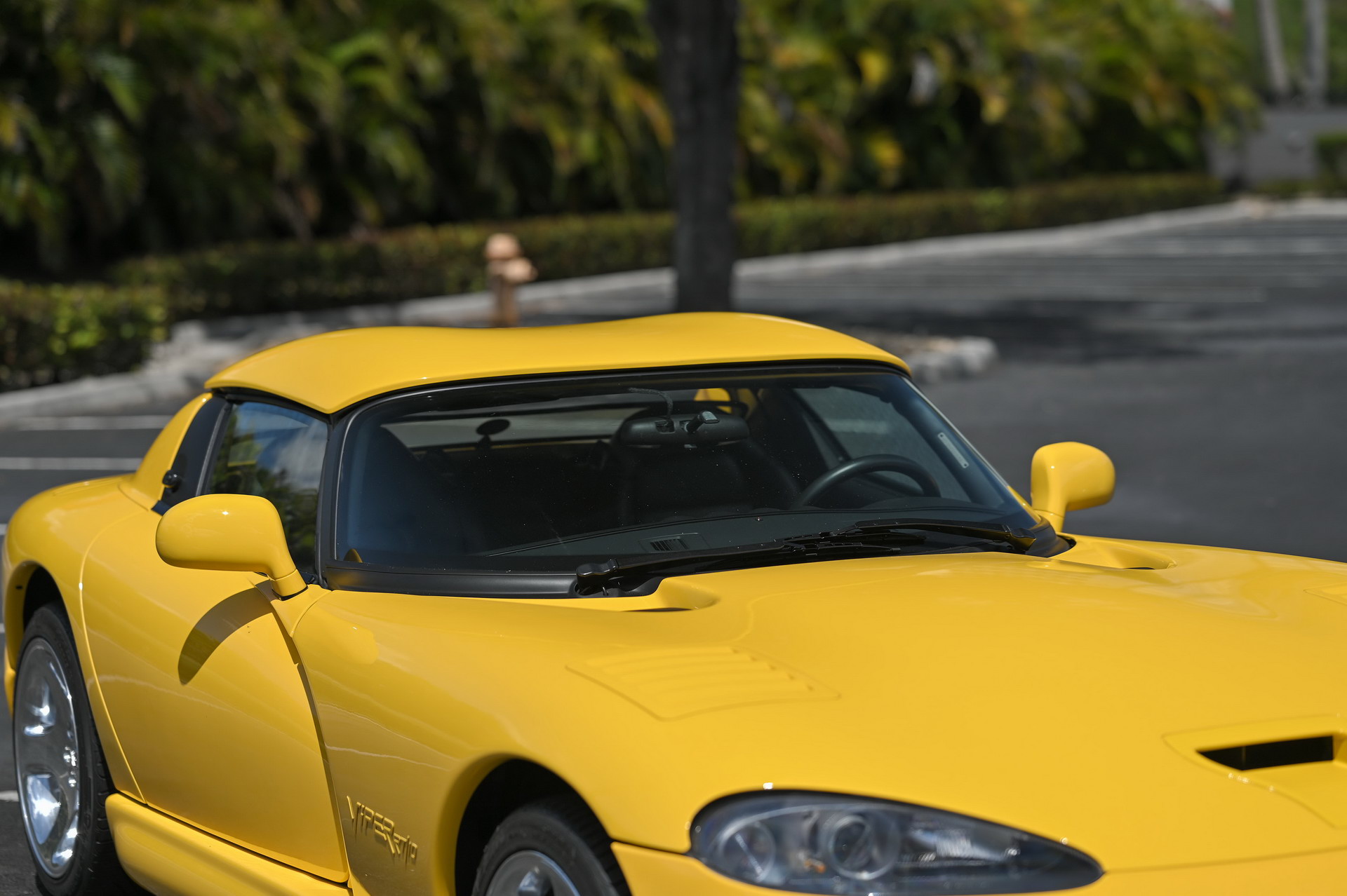 Spice Up Your Life With This Low-Mileage 2002 Dodge Viper RT/10