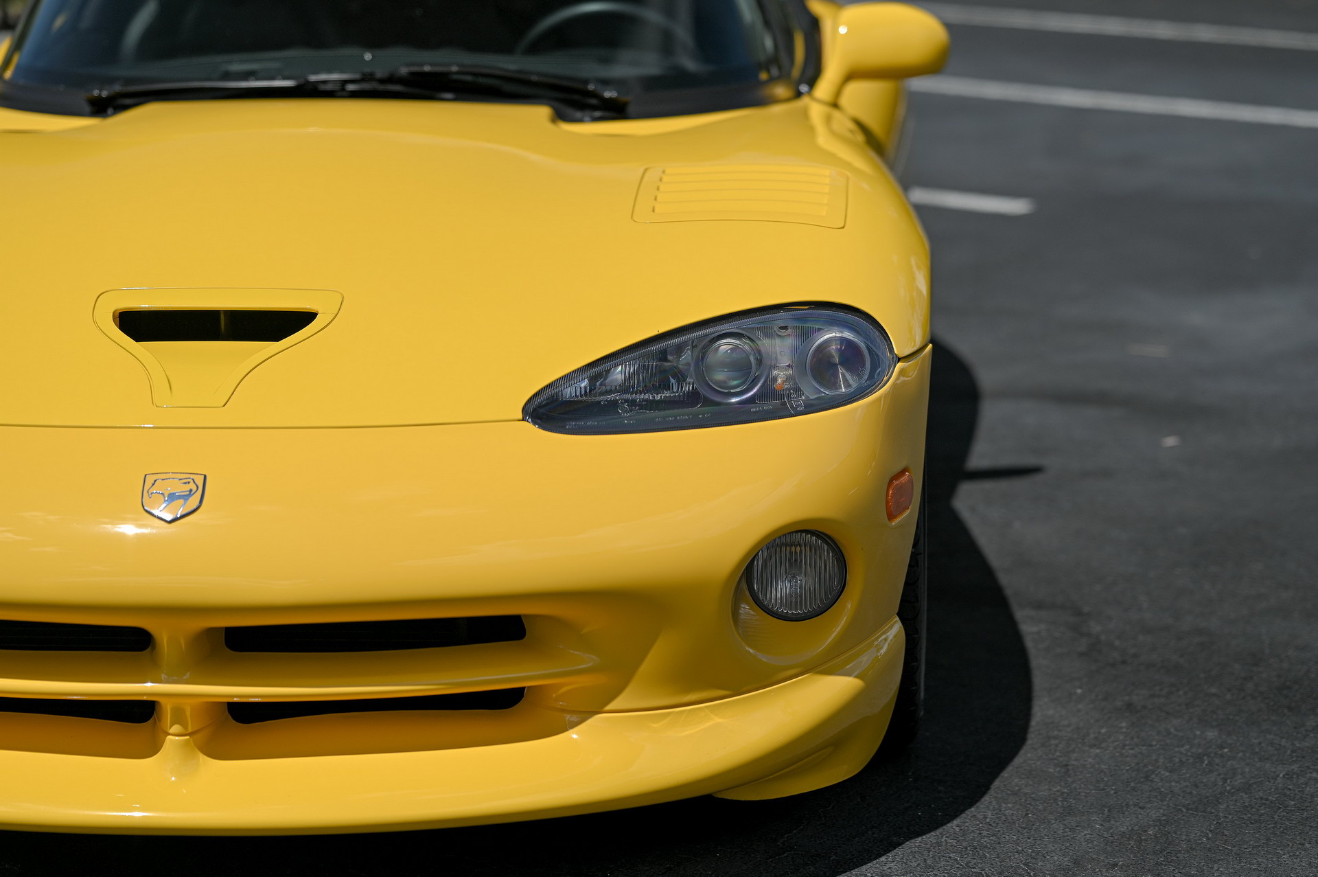 Spice Up Your Life With This Low-Mileage 2002 Dodge Viper RT/10