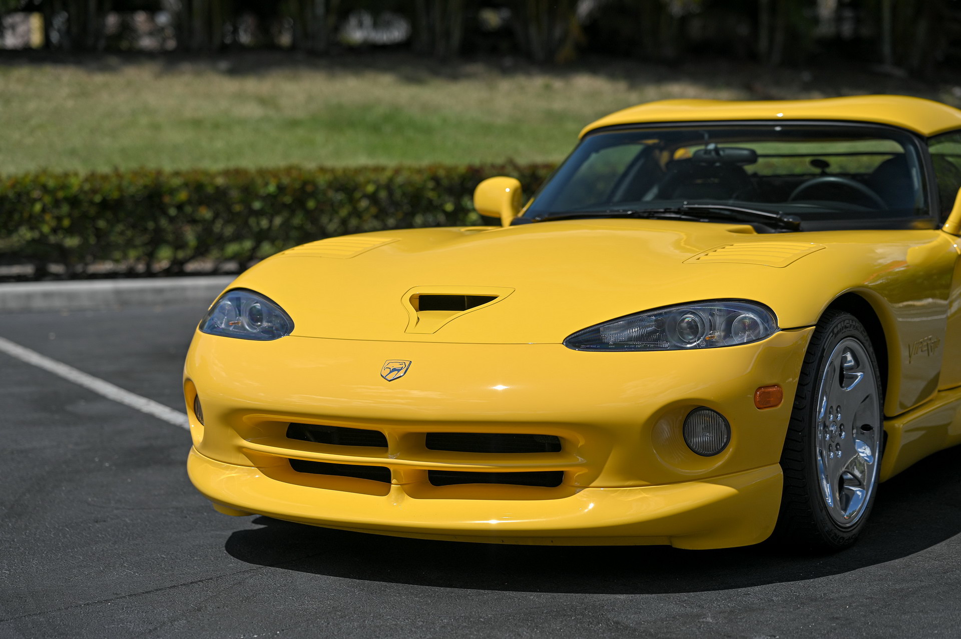 Spice Up Your Life With This Low-Mileage 2002 Dodge Viper RT/10