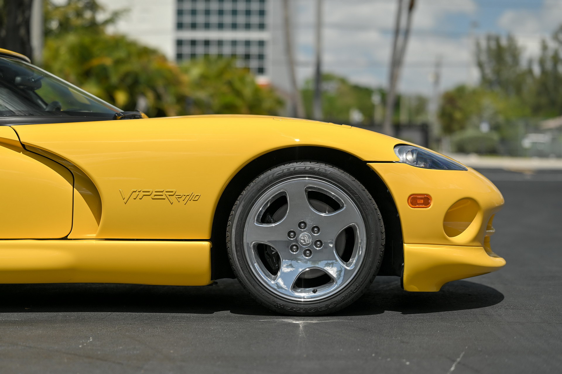 Spice Up Your Life With This Low-Mileage 2002 Dodge Viper RT/10