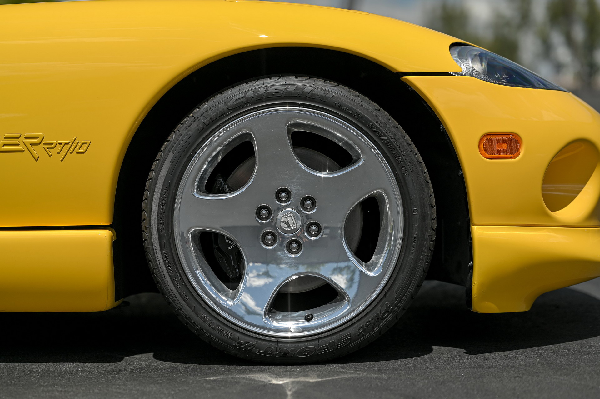 Spice Up Your Life With This Low-Mileage 2002 Dodge Viper RT/10