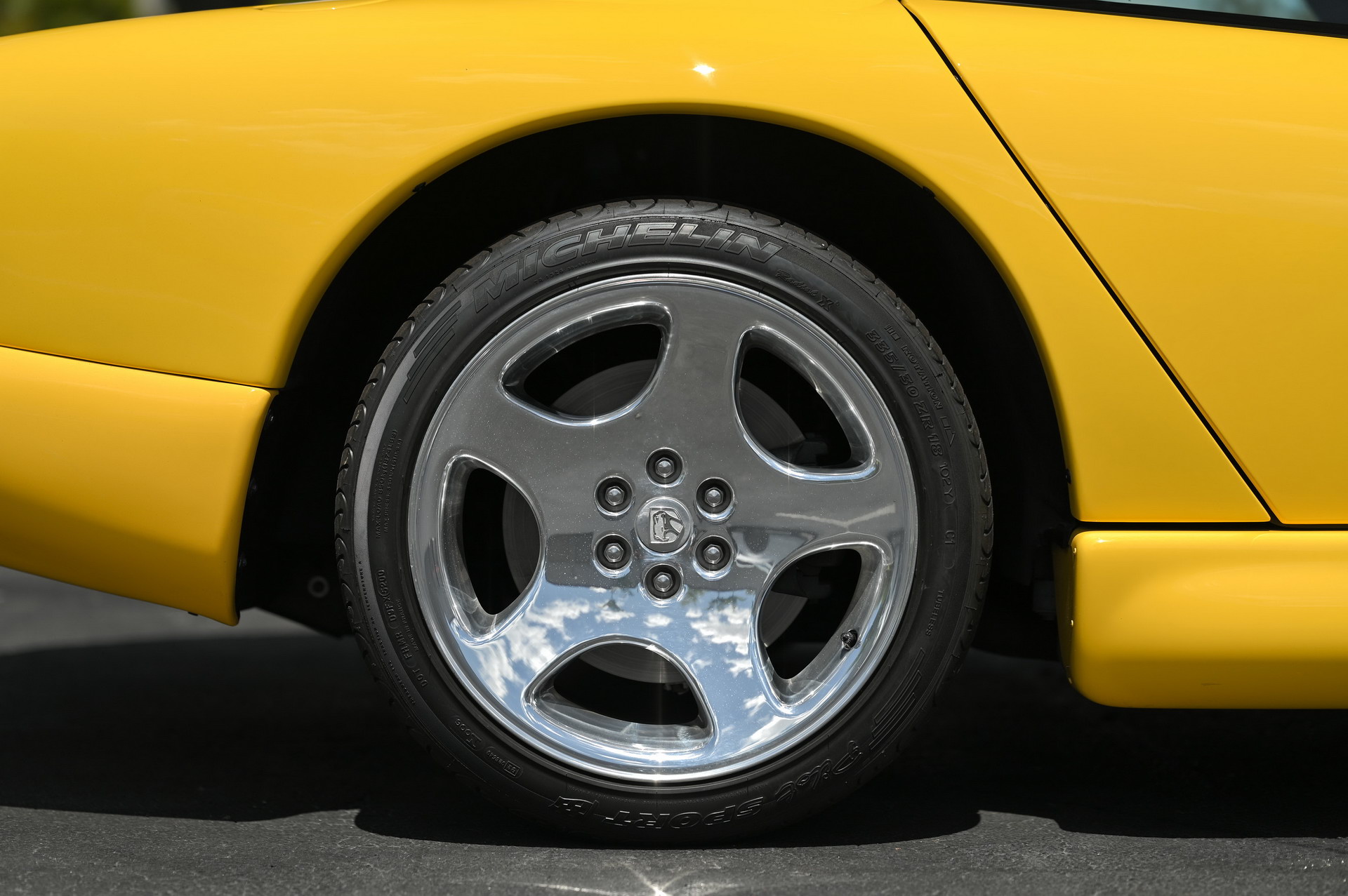 Spice Up Your Life With This Low-Mileage 2002 Dodge Viper RT/10