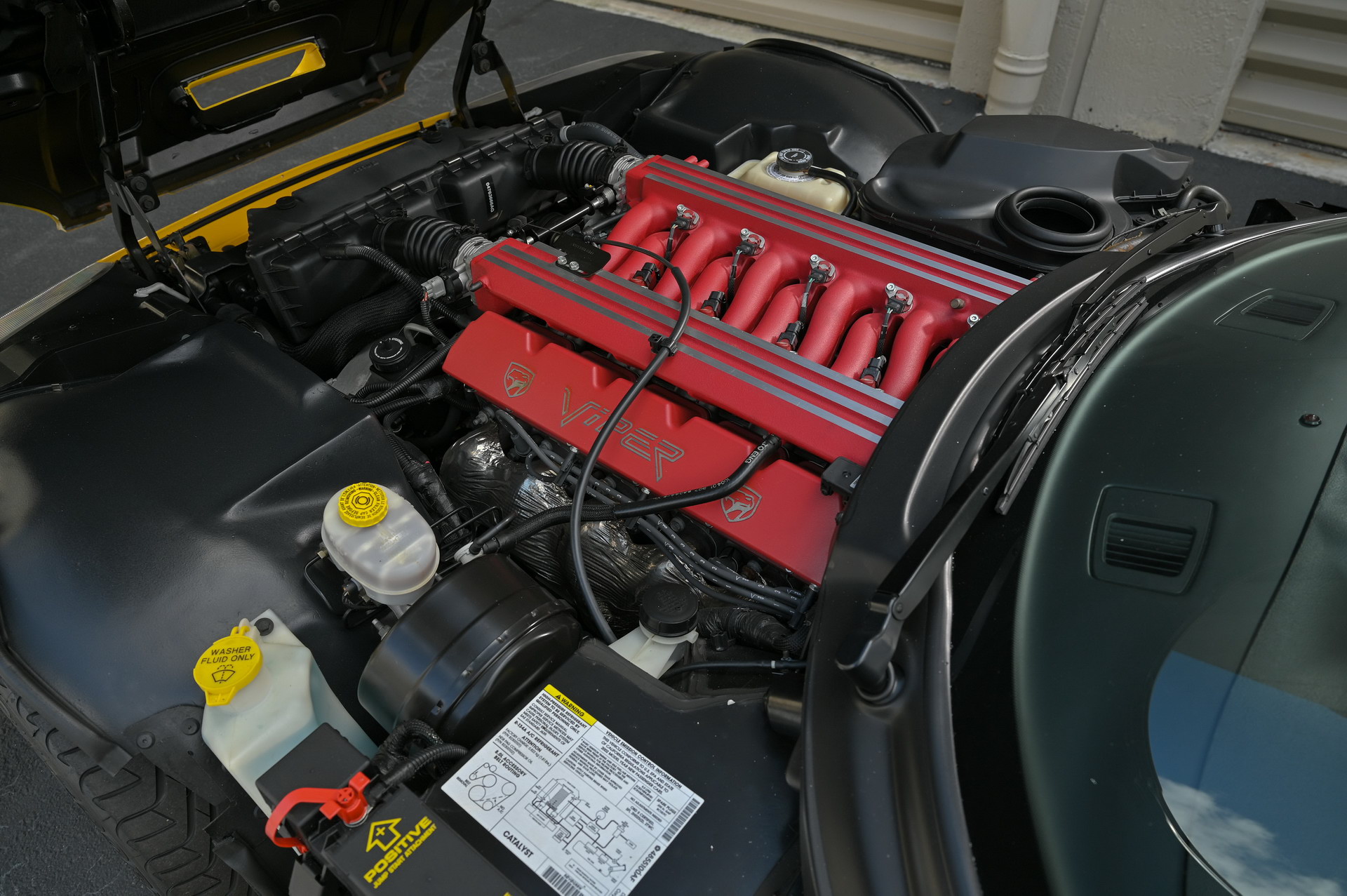 Spice Up Your Life With This Low-Mileage 2002 Dodge Viper RT/10