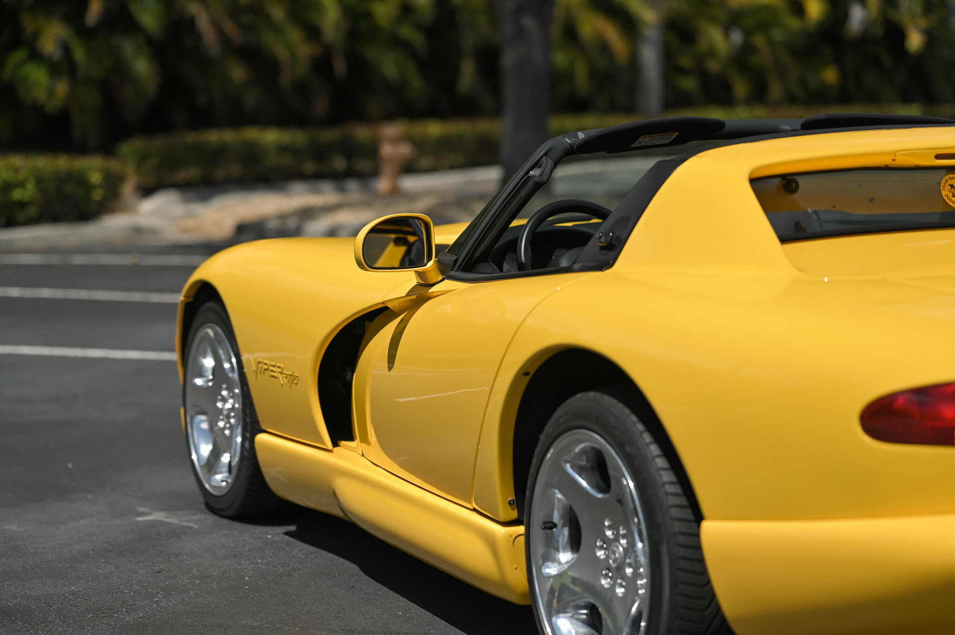Spice Up Your Life With This Low-Mileage 2002 Dodge Viper RT/10
