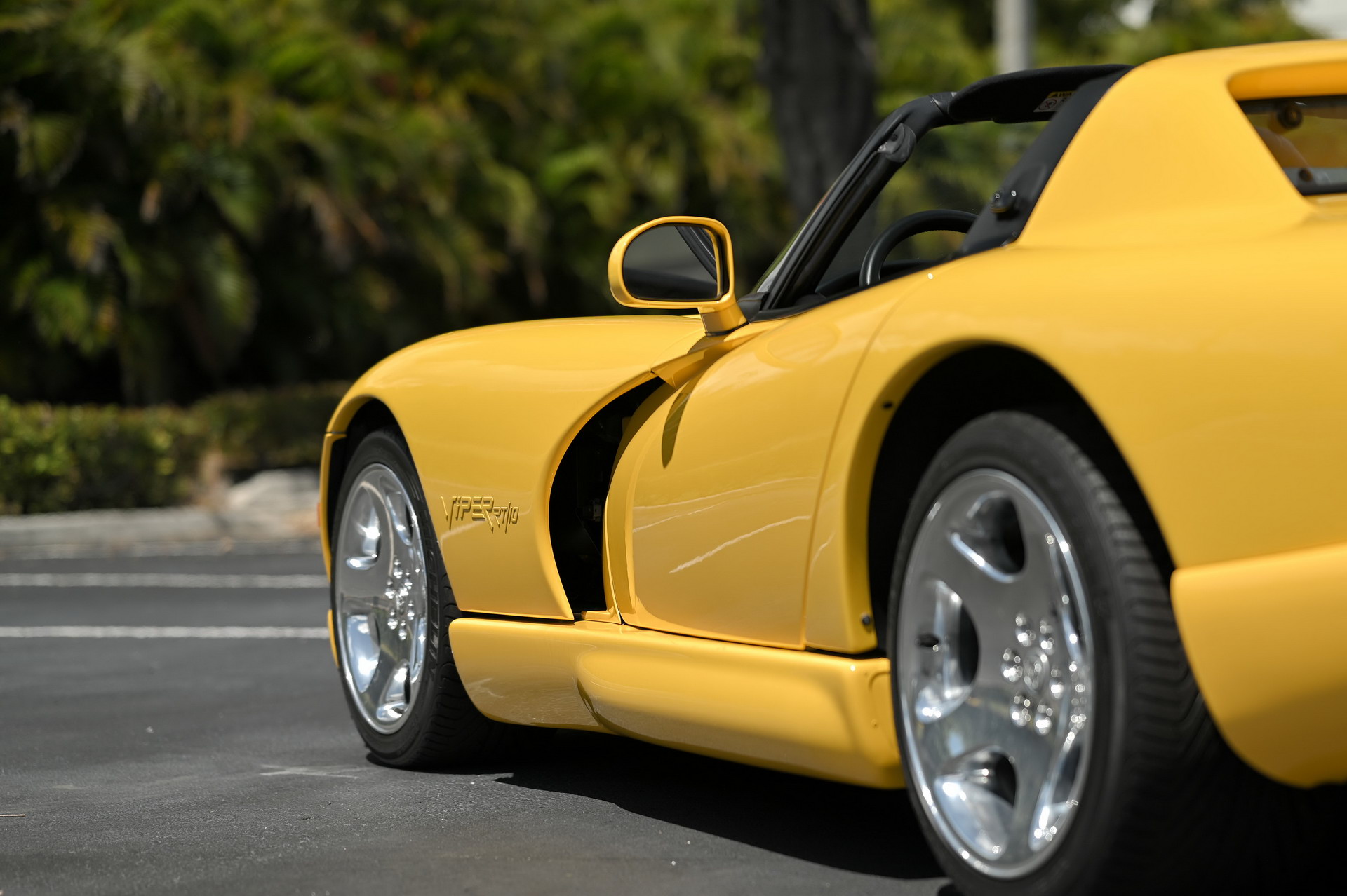 Spice Up Your Life With This Low-Mileage 2002 Dodge Viper RT/10