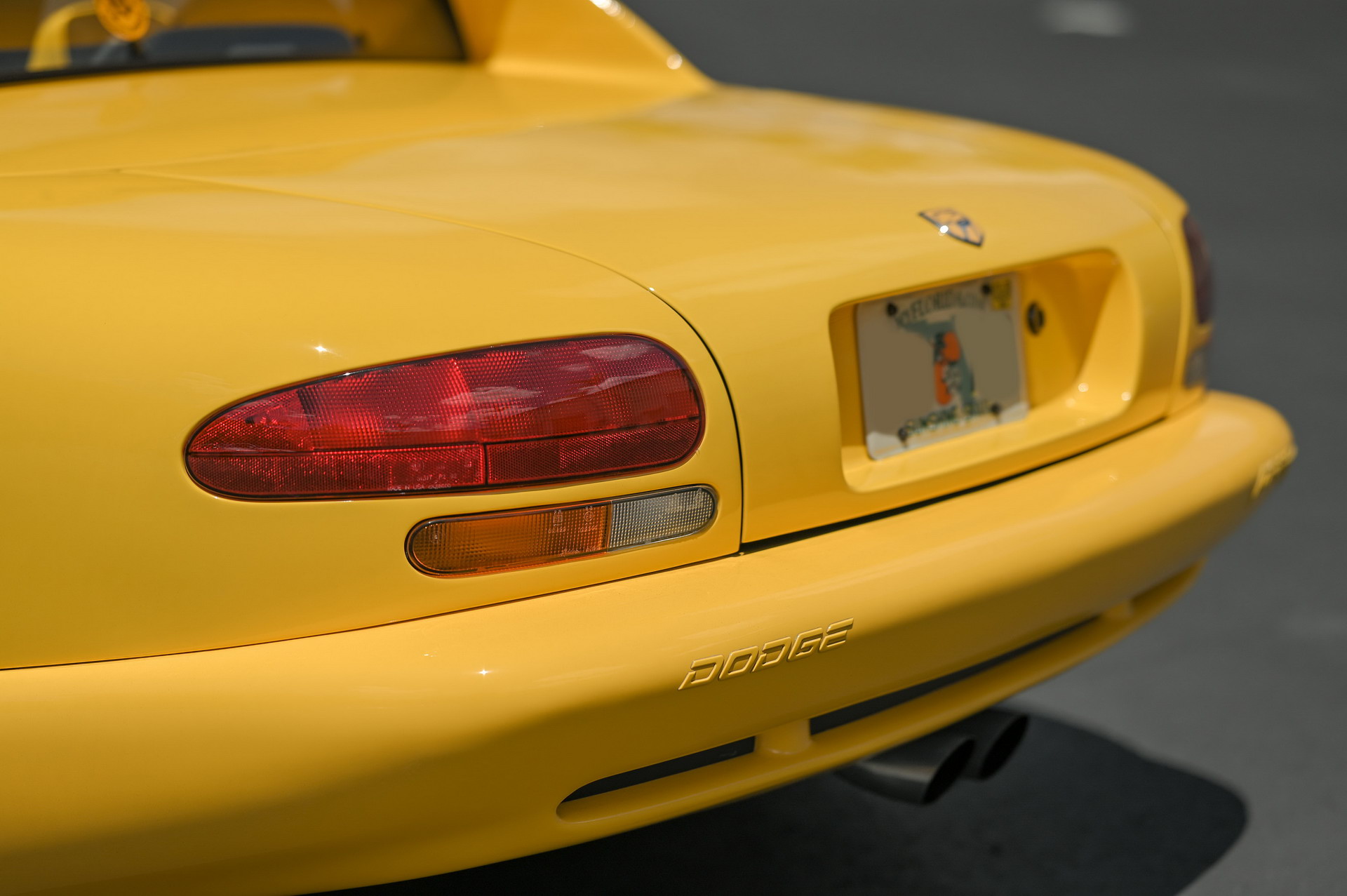 Spice Up Your Life With This Low-Mileage 2002 Dodge Viper RT/10