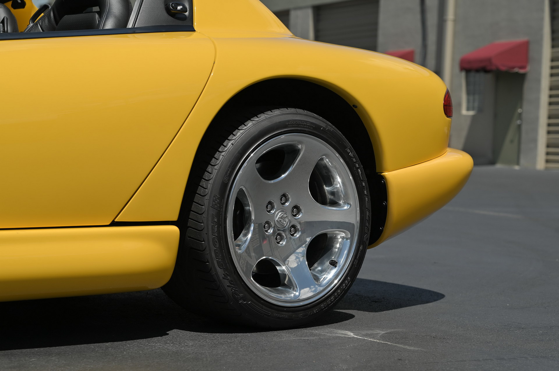 Spice Up Your Life With This Low-Mileage 2002 Dodge Viper RT/10