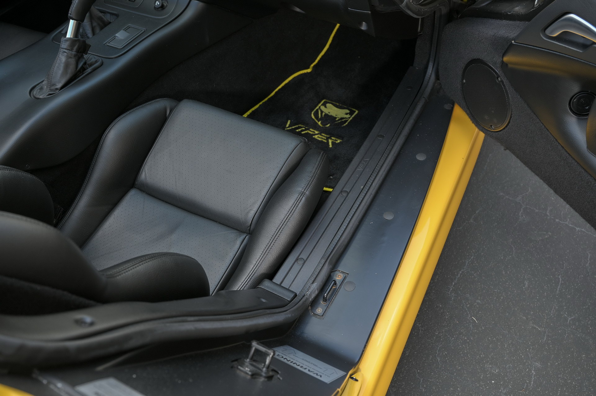 Spice Up Your Life With This Low-Mileage 2002 Dodge Viper RT/10