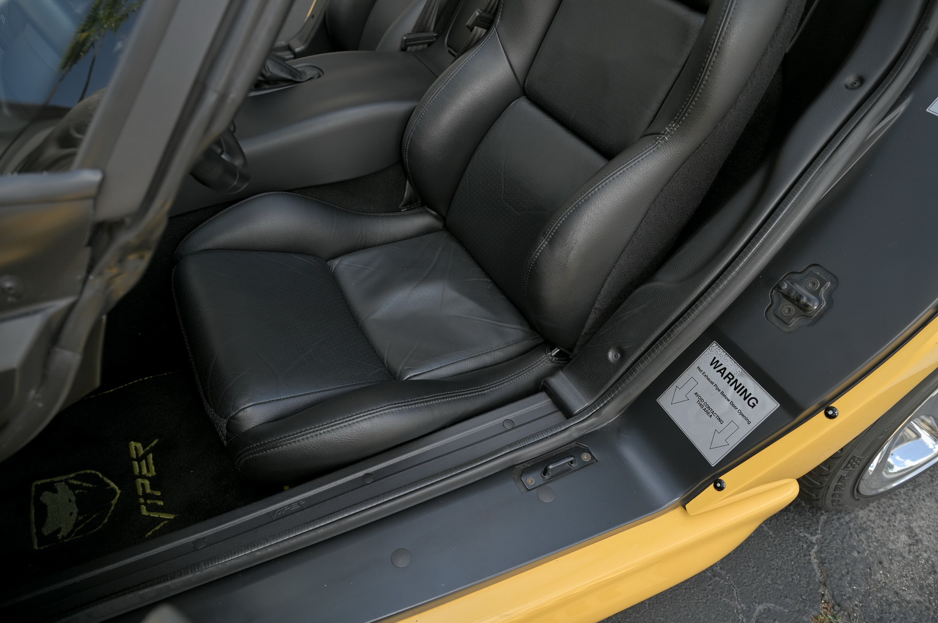 Spice Up Your Life With This Low-Mileage 2002 Dodge Viper RT/10