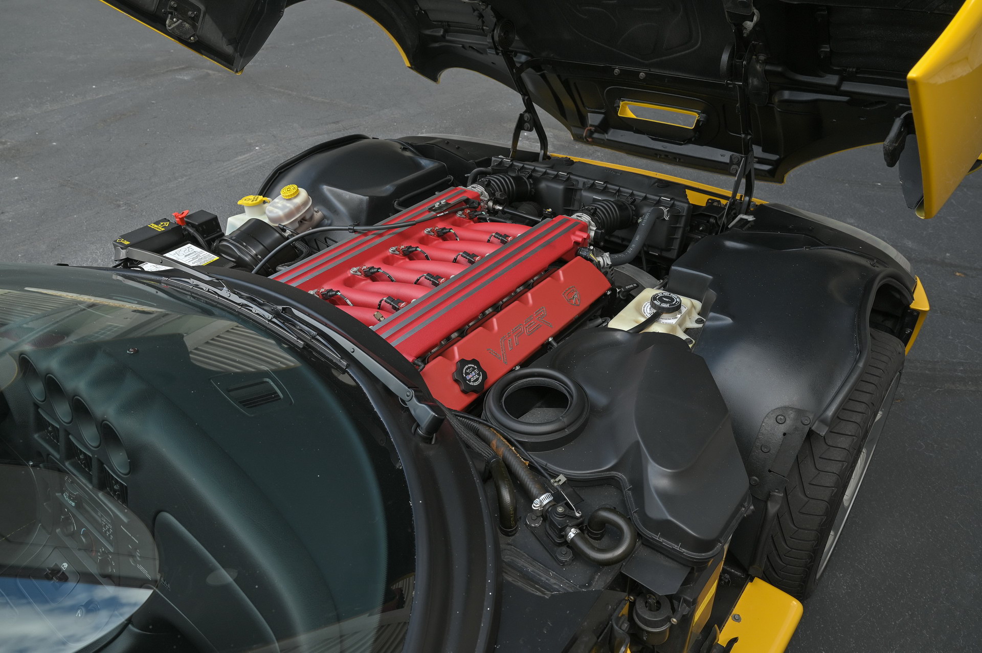 Spice Up Your Life With This Low-Mileage 2002 Dodge Viper RT/10