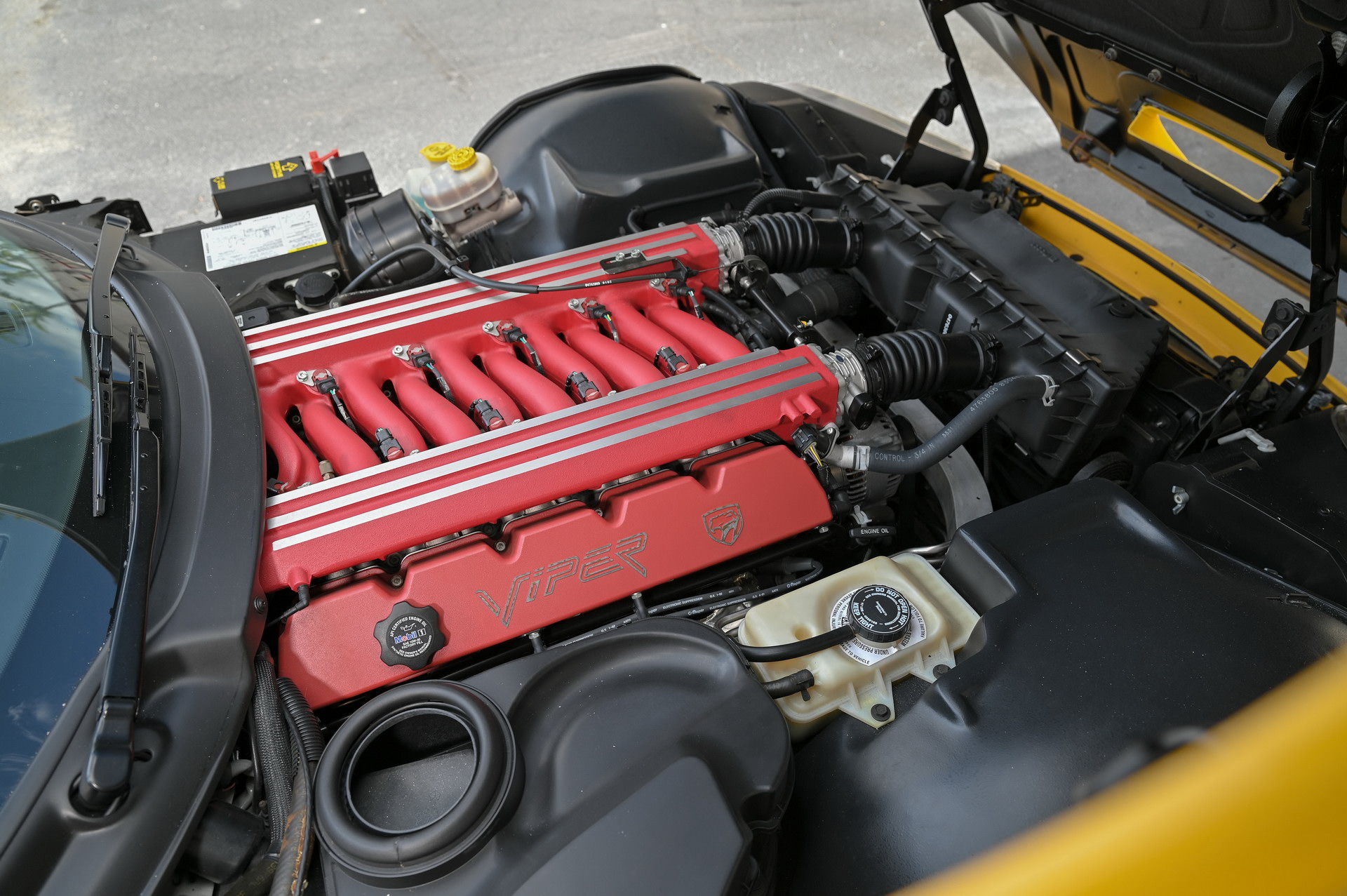 Spice Up Your Life With This Low-Mileage 2002 Dodge Viper RT/10