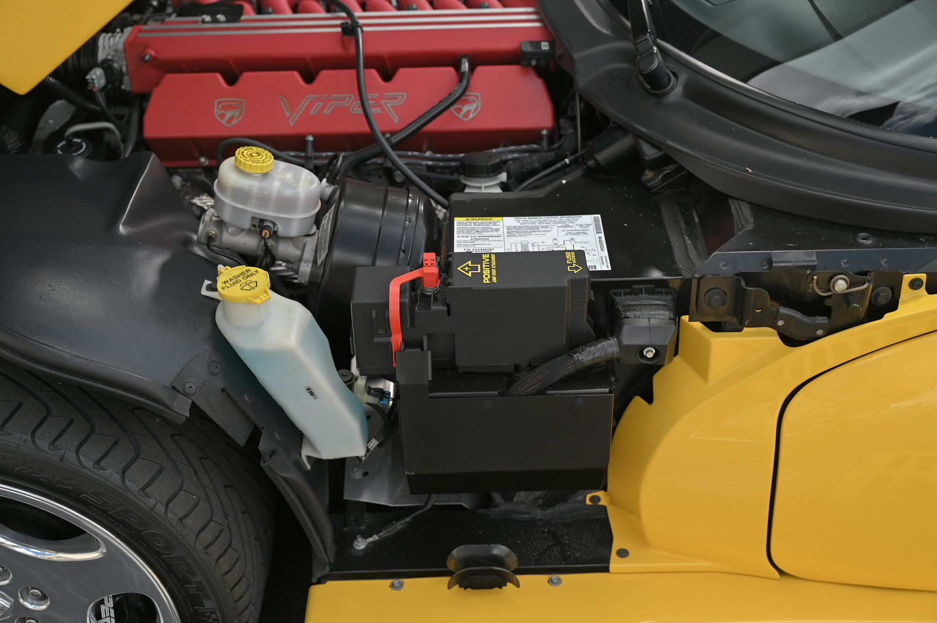 Spice Up Your Life With This Low-Mileage 2002 Dodge Viper RT/10