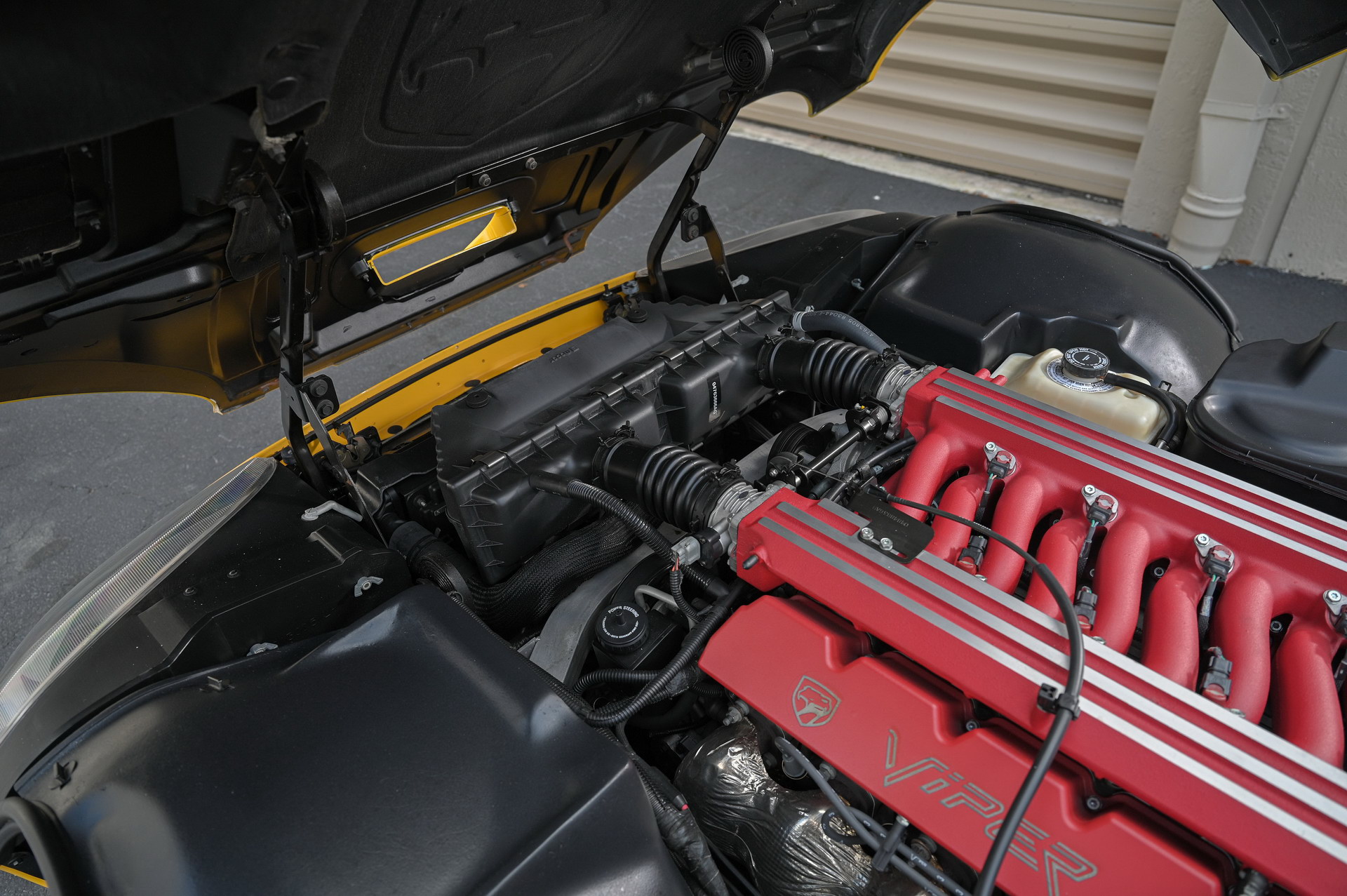 Spice Up Your Life With This Low-Mileage 2002 Dodge Viper RT/10