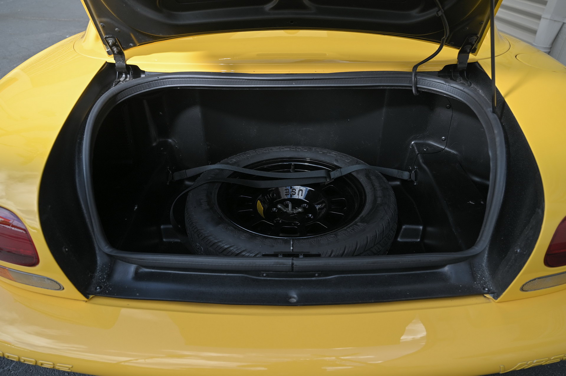 Spice Up Your Life With This Low-Mileage 2002 Dodge Viper RT/10