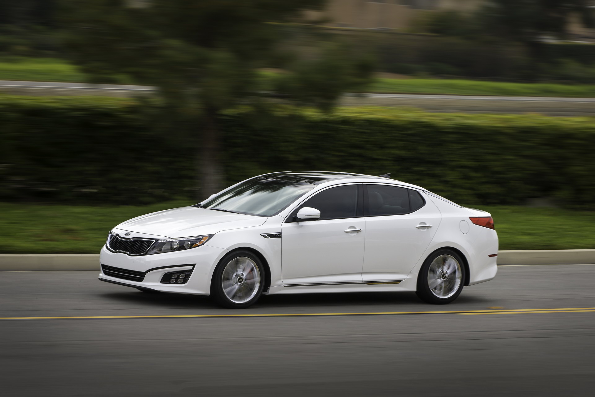 Kia Advises 2013-2015 Optima And 2014-2015 Sorento Owners To Park Outside Over Recall
